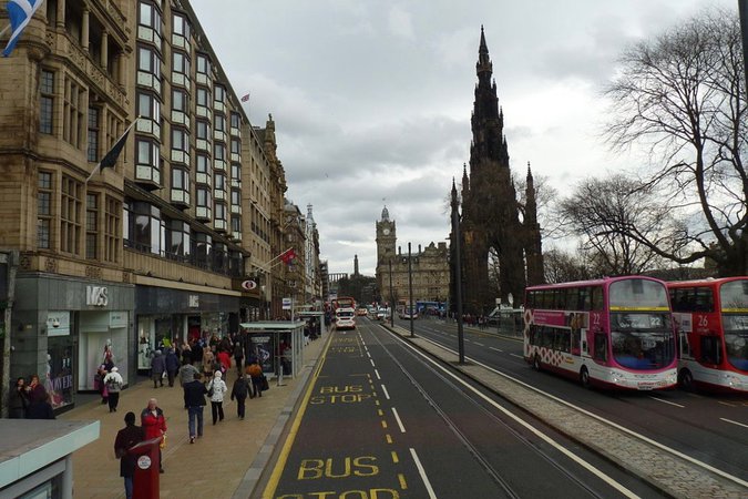 Edinburgh: planning shake-up could allow leisure on Princes Street | OzSeeker