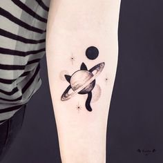 (17) Pinterest - galaxy cat tattoo © tattoo artist Adrian Bascur 💓✨😻💓✨😻💓✨😻💓 | Uma tatuagem