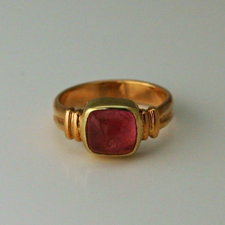 gold & red stone vintage ring