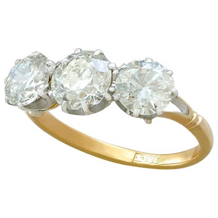 Antique 2.41 Carat Diamond Yellow Gold Three-Stone Ring For Sale at 1stdibs