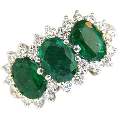 3.47 Carat 18 Karat Natural Vivid Green Emeralds Diamond Ring Cluster Cocktail For Sale at 1stDibs