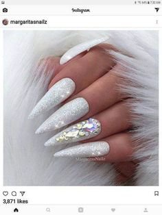Pinterest - Unichrome Aurora Unicorn Chrome Nail Art AB Effect #Stilettonails | Diseño de uñas