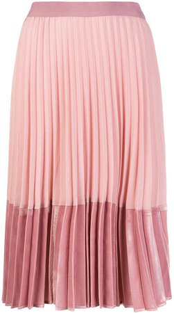 contrasting pleated skirt