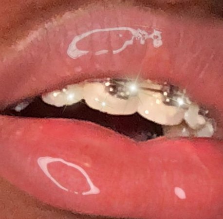 lip gloss with grills