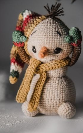 snowman w/ hat, scarf and mittens