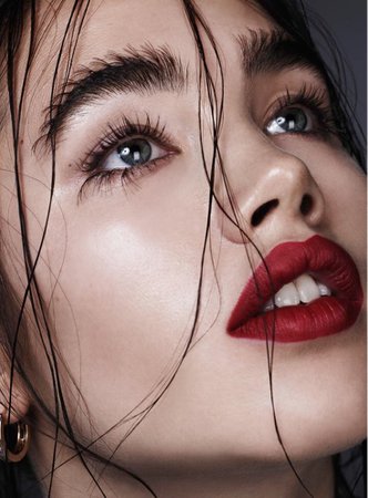 red lipstick make-up