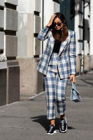 https://hypebeast.com/wp-content/blogs.dir/6/files/2019/02/new-york-fashion-week-fall-winter-fw19-street-style-prada-celine-chanel-7.jpg (1280×1920)