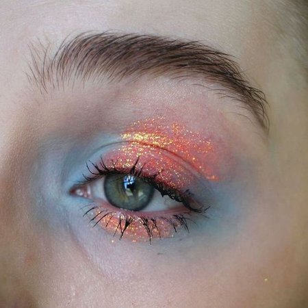 Red and Blue Sparkly Light Eyelook