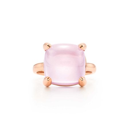 Paloma's Sugar Stacks ring in 18k rose gold with a rose quartz. | Tiffany & Co.