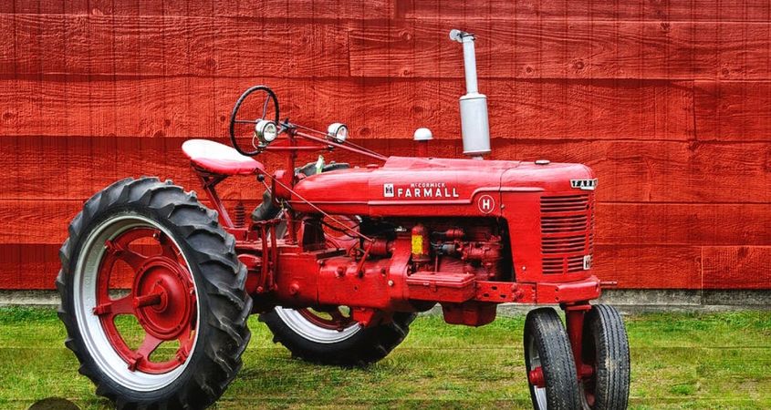 Farmall red tractor