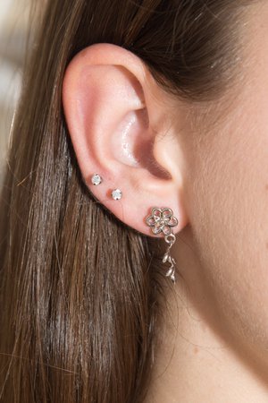 Silver Daisy Earrings - Earrings - Jewelry - Accessories