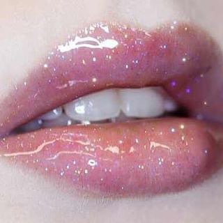 glossy lip