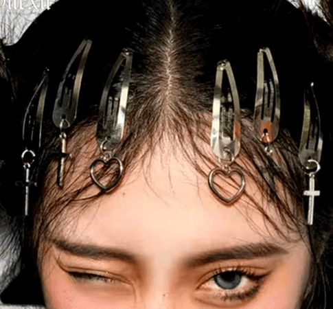 2 PCS Hair Clips For Girls Cross Heart-Shaped Side Clip Bangs Clip Y2k Retro Fashion Alt Emo Hair Accessories Streetwear Jewelry