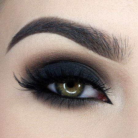 Black Smokey Eye Makeup