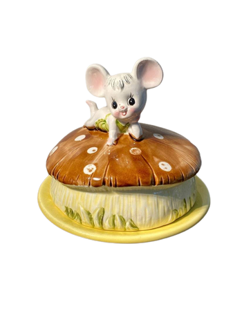 Vintage mouse on mushroom cheese dome // JoRetro55