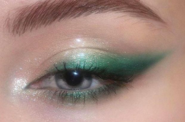 Glitter green eye makeup