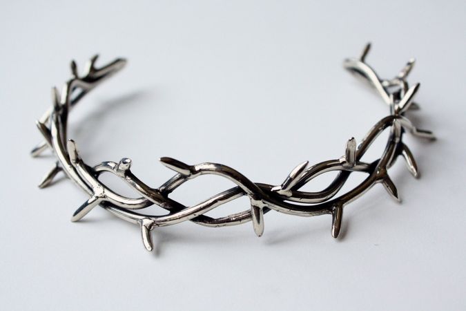 thorn necklace
