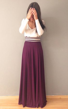 8gxsu2-l-610x610-skirt-maroon-maxi+skirt-clothes-sweater-burgundy-red-beads-long-dress-wine+red-white-flowy-maxi-maxiskirt-maxi+dress-beaded-boho-chic-cute-shirt-purple+skirt-white+maroon-jacket-bl.jpg (382×610)