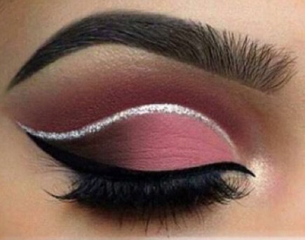 pink smoky eyeshadow with sliver line