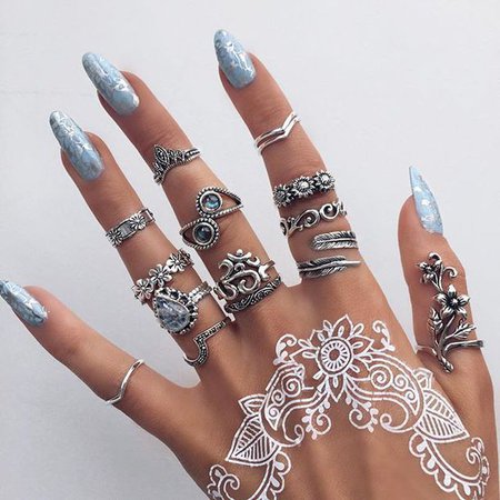 ad5rco-l-610x610-jewels-tumblr-ring-silver+ring-henna-nail+polish-jewelry-boho+jewelry-knuckle+ring-silver-boho-boho+chic-bohemian-stacked+jewelry.jpg (610×610)
