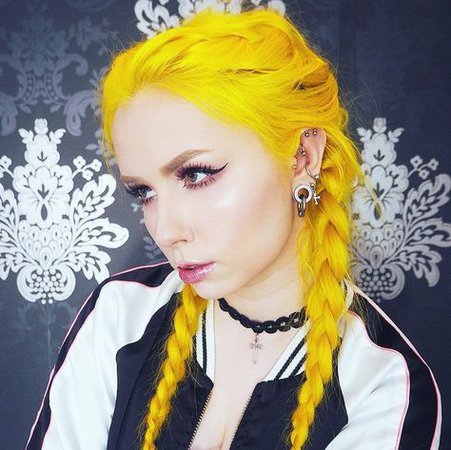 yellow hair aesthetic