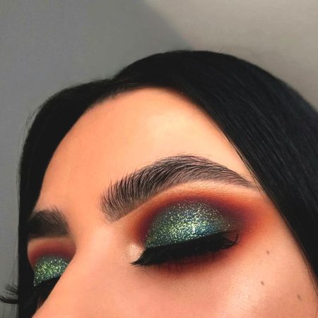Green makeup look