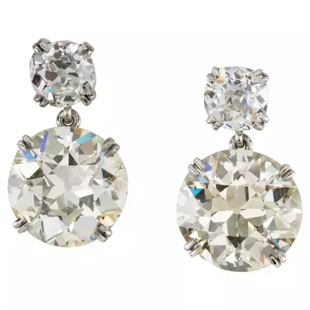 Important Pair of Diamond Drop Earrings For Sale at 1stDibs