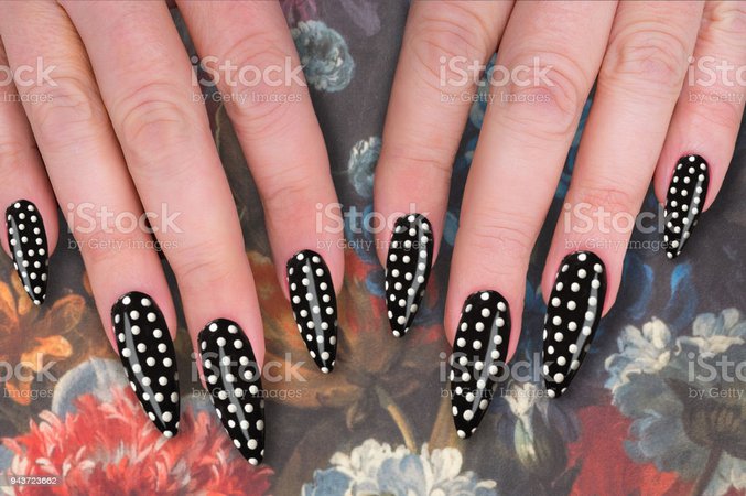 black and white polka dot nails - Ricerca Google