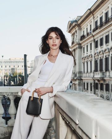 Anne Hathaway Impresses with Bulgari Fall 2023 Accessories