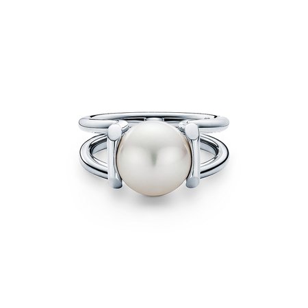 Tiffany HardWear freshwater pearl ring in sterling silver. | Tiffany & Co.