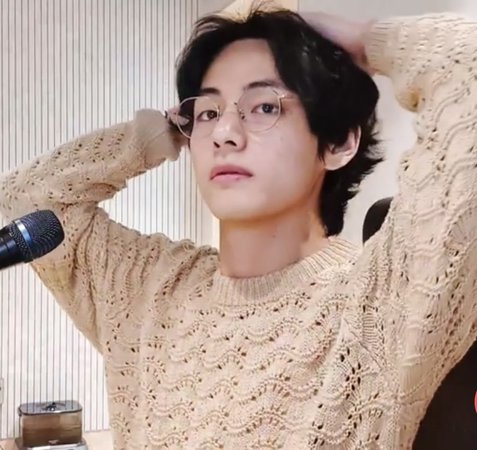 taehyung with glasses
