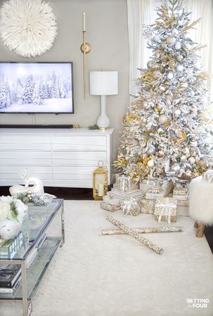 Elegant Crystal, Gold and White Christmas Tree Decor - Setting for Four
