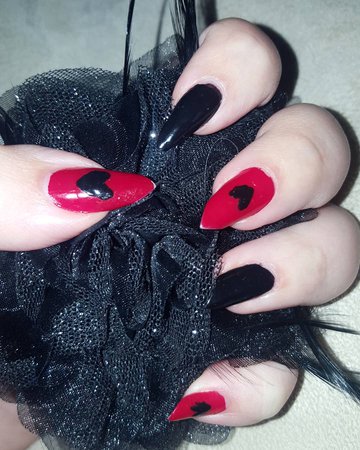 Queen Of Hearts Nails