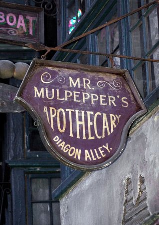 Diagon Alley mr Mulpepper's Apothecary | Harry Potter