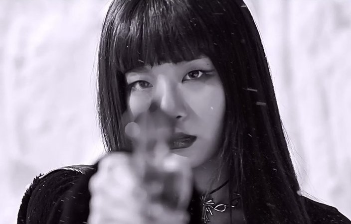 tinyB on Twitter: "This is Seulgi Also Seulgi with a gun with a gun #seulgi… "