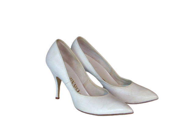 50s heels 1950s shoes vintage WHITE GLAMOUR Marilyn leather pointy toe heels pumps stiletto shoes size 6
$27.00