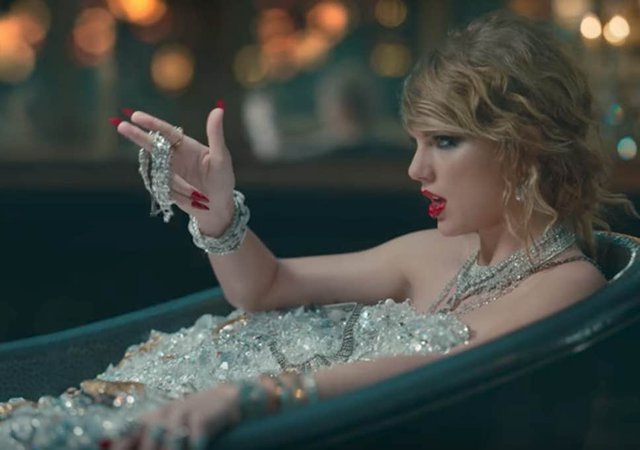 Taylor Swift's diamond bath in the LWYMMD video was worth more than $10 million | The Independent