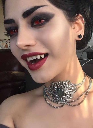 Vampire Makeup Look