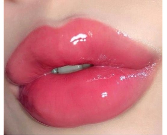 pink glossy lips