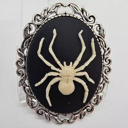 pin-cameo-30x40_spider-ankh_ivory-black_leaf-silver.png (1024×1024)
