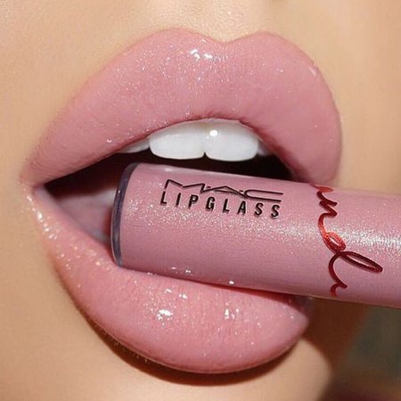 lip gloss lips