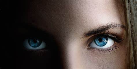 blue eyes -
