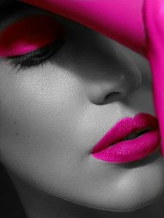 Black & White Model Pink Lips & Eyeshadow
