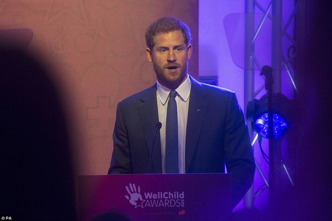 Prince Harry and Meghan Markle arrive at WellChild Awards in London | Daily Mail Online