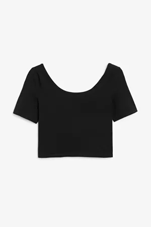 Fitted crop top - Black - T-shirts - Monki WW