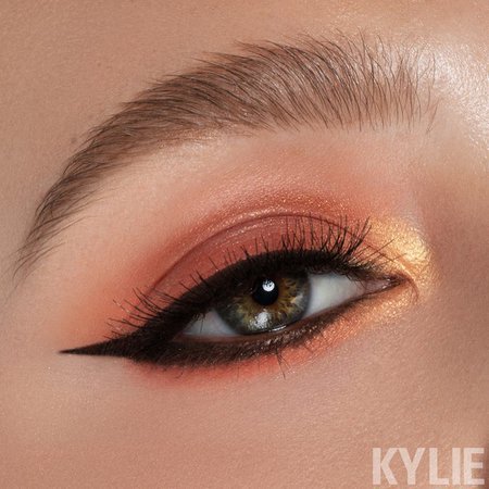 Kylie Cosmetics sur Instagram : Feeling Peachy 🍑 Who’s ready for the Peach Extended Palette launch today?! 3pm pst 🔥