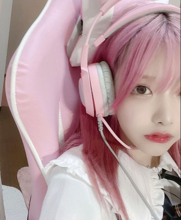 gamer girl ulzzang pink hair
