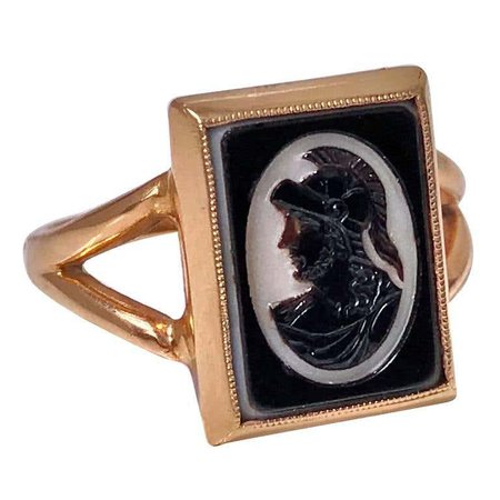 1900s Antique Hardstone Cameo Gold Ring For Sale at 1stDibs