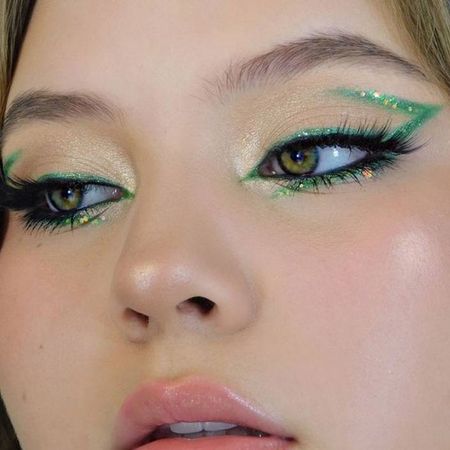 green glitter eyeliner