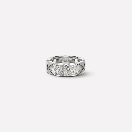 Coco Crush ring - Quilted motif ring, small version, in 18K white gold and diamonds - J10865 - CHANEL